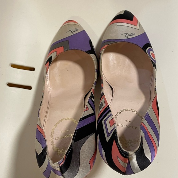 Emilio Pucci Psychedelic Pattern Pumps - Picture 6 of 14